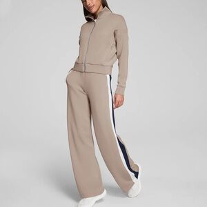 NWT spanx air essentials sweatpants